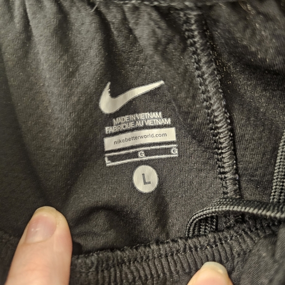 Nike men's large black and gold basketball shorts - Picture 4 of 4